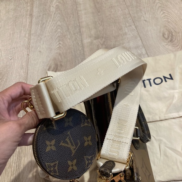 💯% Authentic Louis Vuitton Eastwest crossbody - Picture 9 of 13